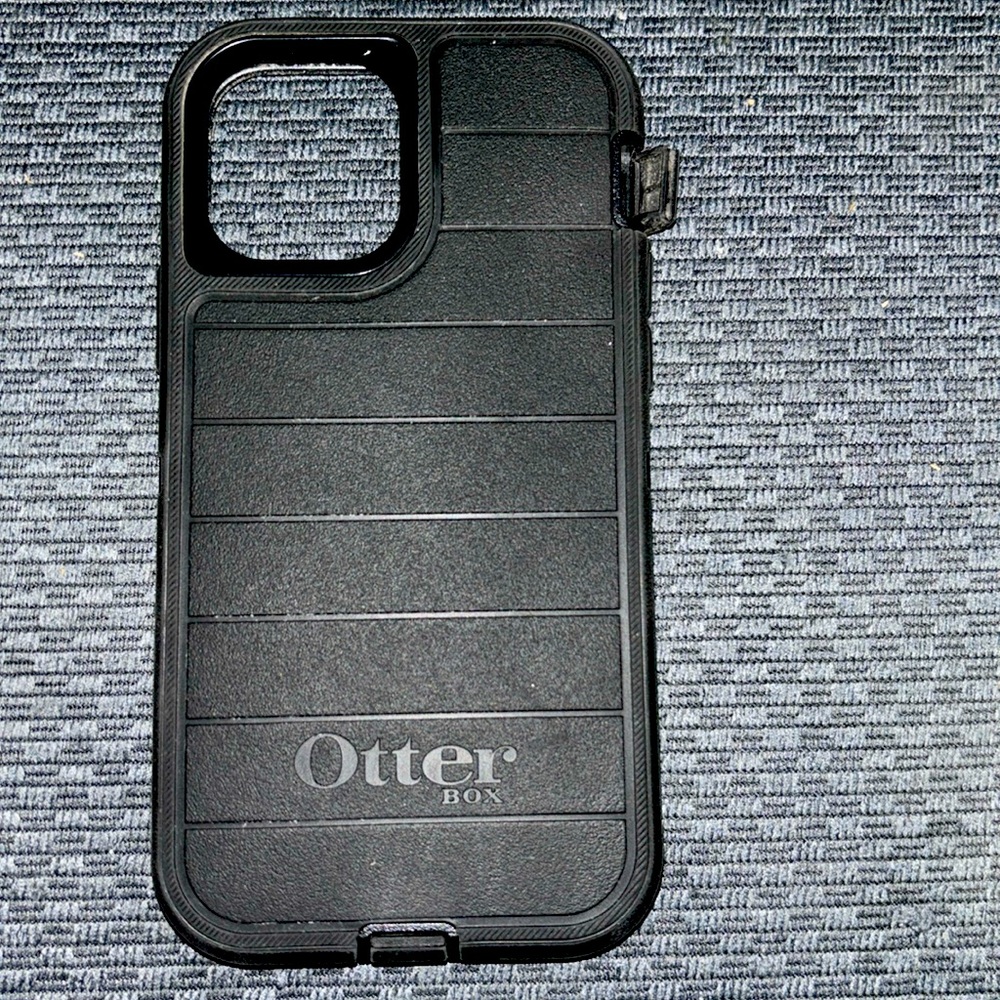 OTTERBOx IPHONE 12 BLACK OUTTERBOX CASE